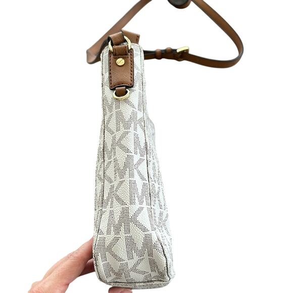 Michael Kors Hamilton Travel Messenger Crossbody Bag and matching wallet - Picture 3 of 10